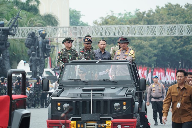 " KAPOLRI PANTAU GLADI BERSIH PENGAMANAN PELANTIKAN PRESIDEN DAN WAPRES RI,15.000 PERSONEL DISIAGAKAN " 
