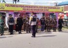 " KOLABORASI LINTAS SEKTOR DI PANGKALAN BANTENG :KAPOLSEK PIMPIN LANGSUNG APEL KESIAPAN OPERASI KETUPAT LILIN TELABANG TAHUN 2024 " 