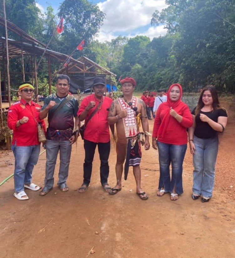 " DPC GERBANG DAYAK KOBAR BERGABUNG DALAM LAUTAN MERAH PERJUANGAN DI RAKERNAS II DAN HUT KE-6 KERAMAT LUANG GRAHA ”