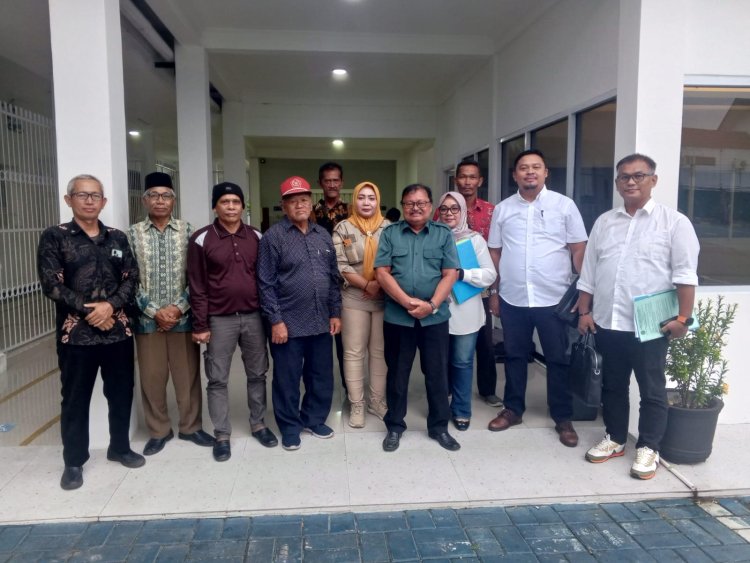 " KURSI KOSONG DI RUANG KEADILAN : PT.BLP MANGKIR DARI SIDANG GUGATAN 253 HEKTARE DI PENGADILAN NEGERI PANGKALAN BUN " 